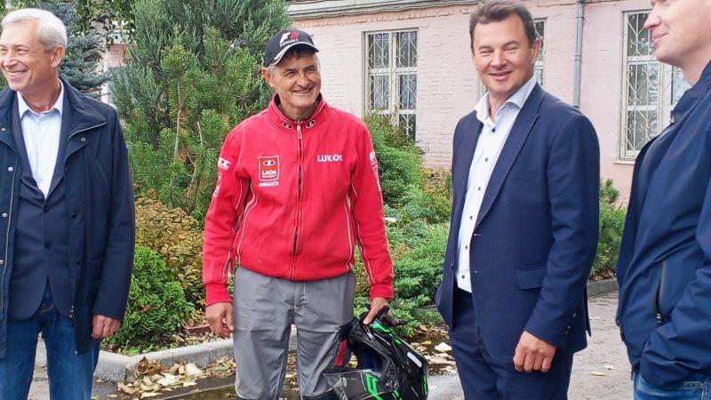 Герой России и летчик-космонавт Роман Романенко посетил центр «Виктория» на Газопроводе