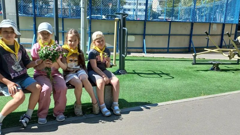 Полевые букеты, футбол и викторина по мультфильмам: солнечный день в Щербинке