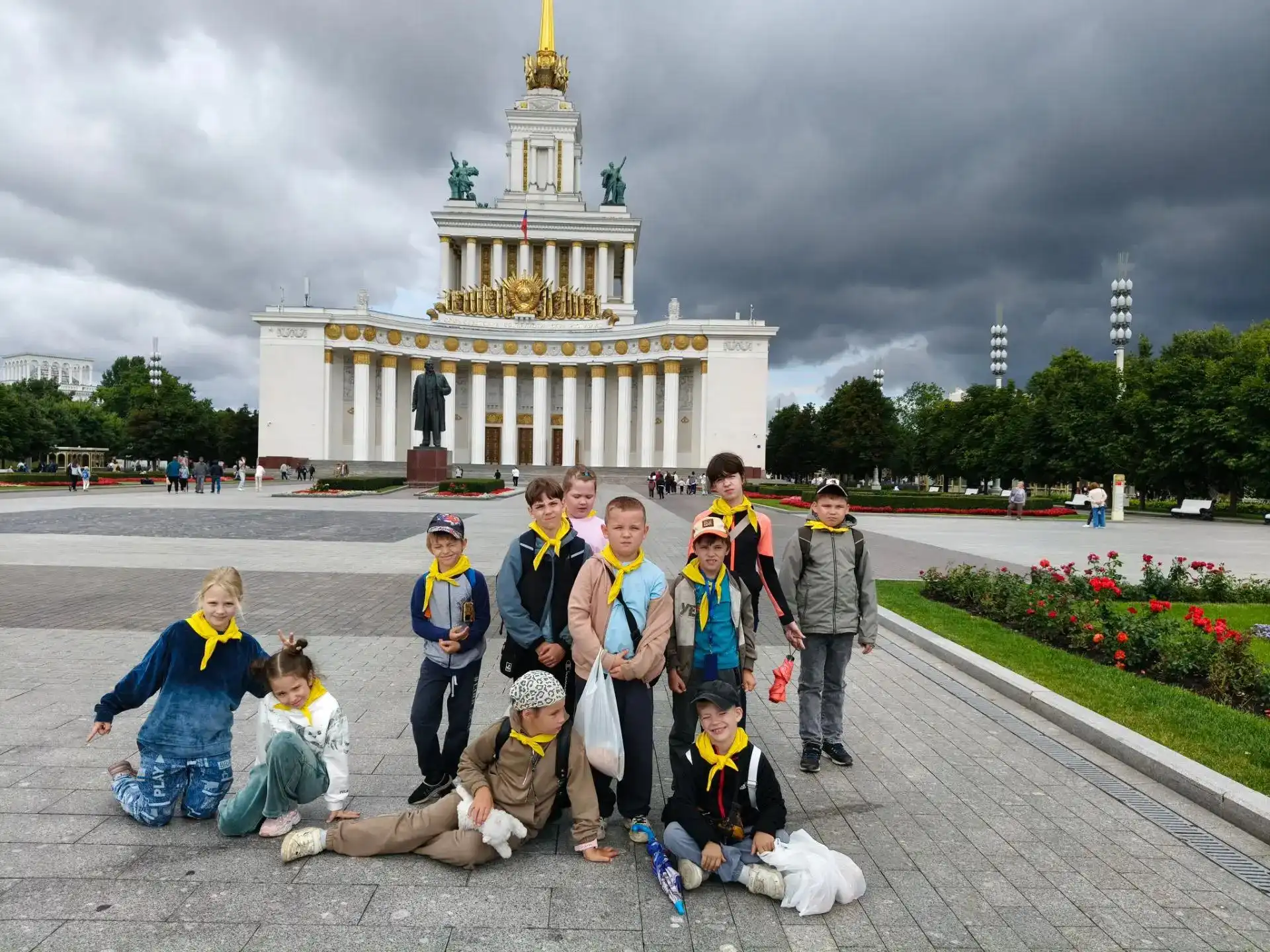 Погружение в городской комфорт: ученики Щербинки посетили ВДНХ